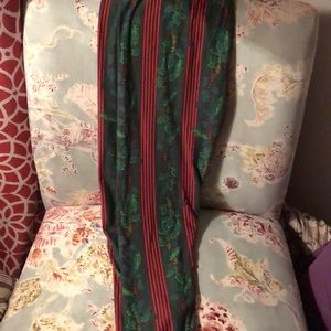 LulaRoe Christmas leggings.